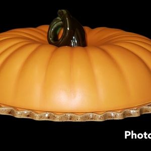 Ceramic covered pumkin pie plate